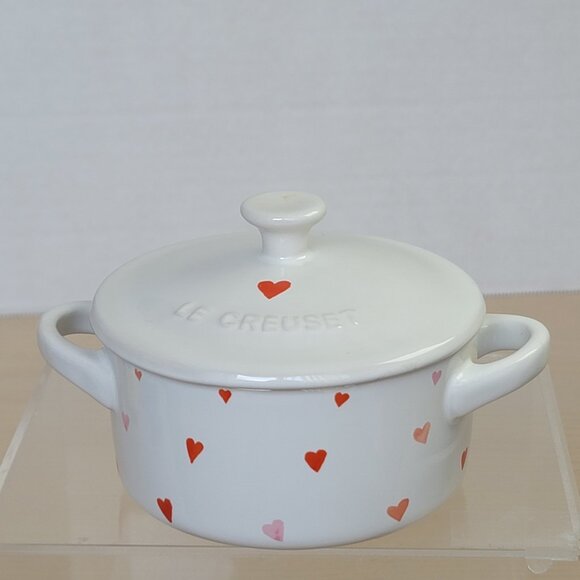 Le Creuset Mini Round L'Amour Hearts Decal Classic Lidded Cocotte White 8 oz - Picture 1 of 14